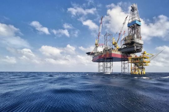 petrelaio oil rig